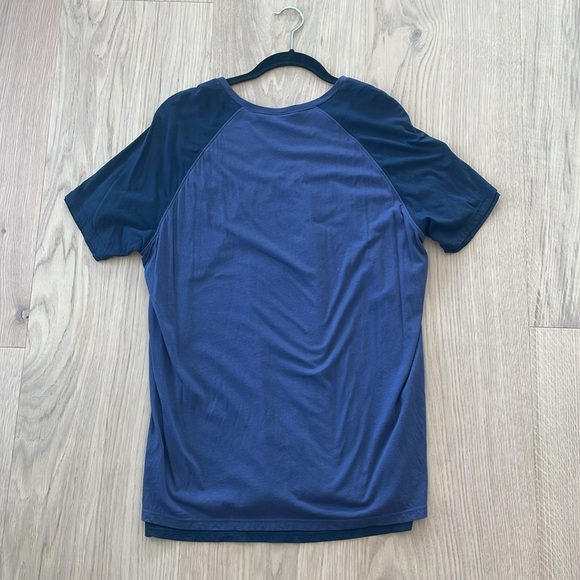 VINCE two tone blue crew neck tee- Size Large - Picture 5 of 6